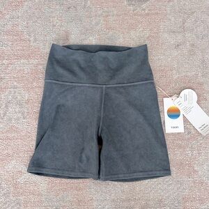 NWT Vuori Washed Studio Biker Shorts